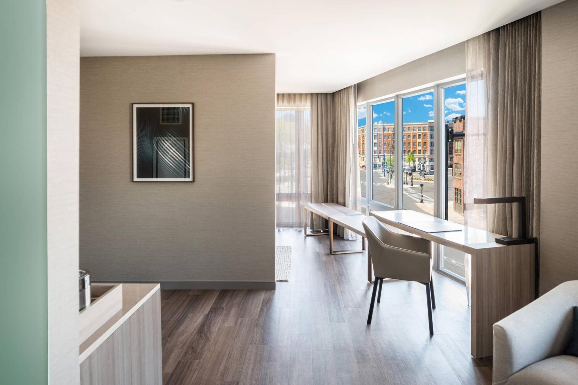 Ac Hotel By Marriott Boston Cleveland Circle Exterior photo