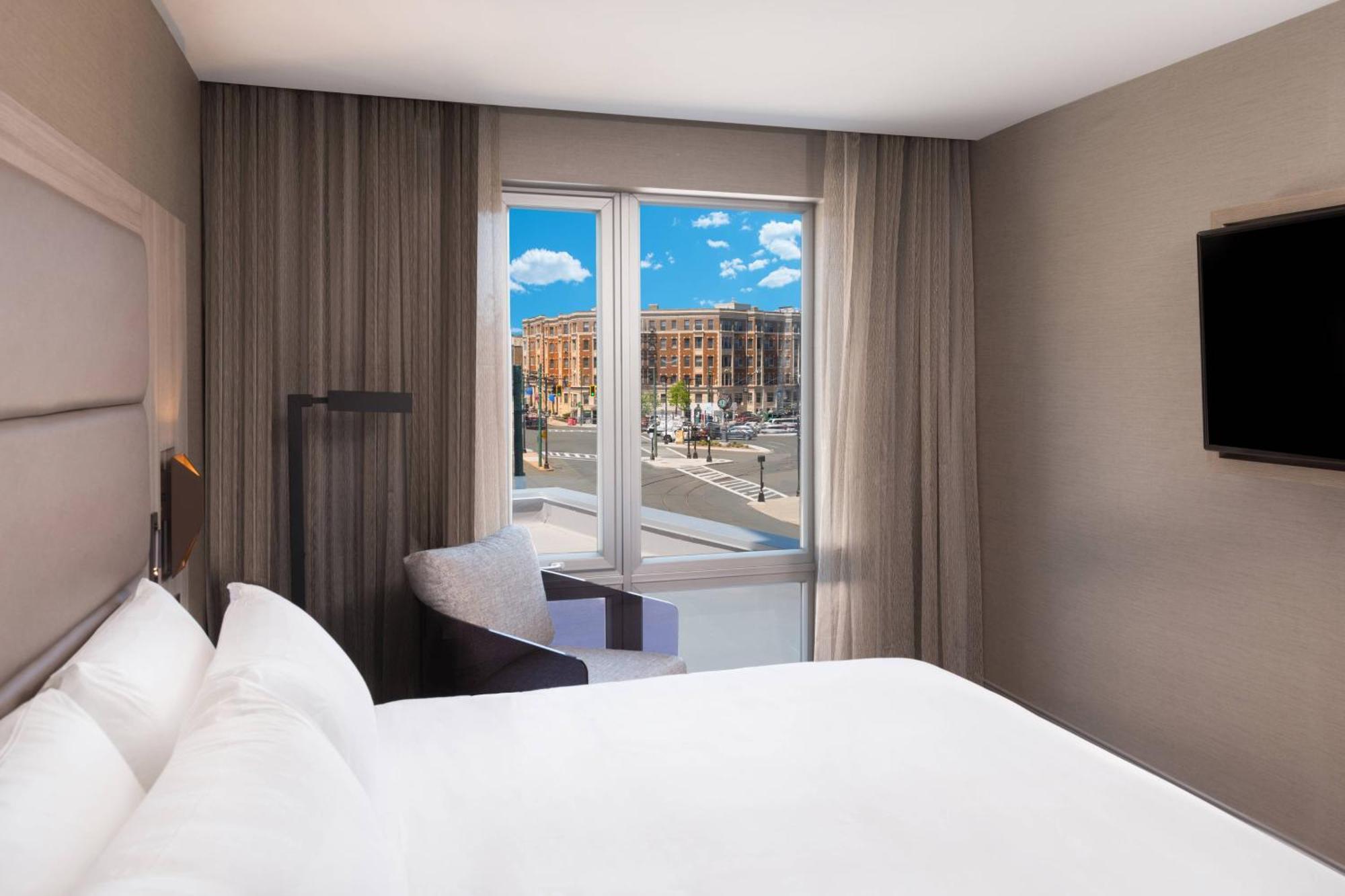 Ac Hotel By Marriott Boston Cleveland Circle Exterior photo