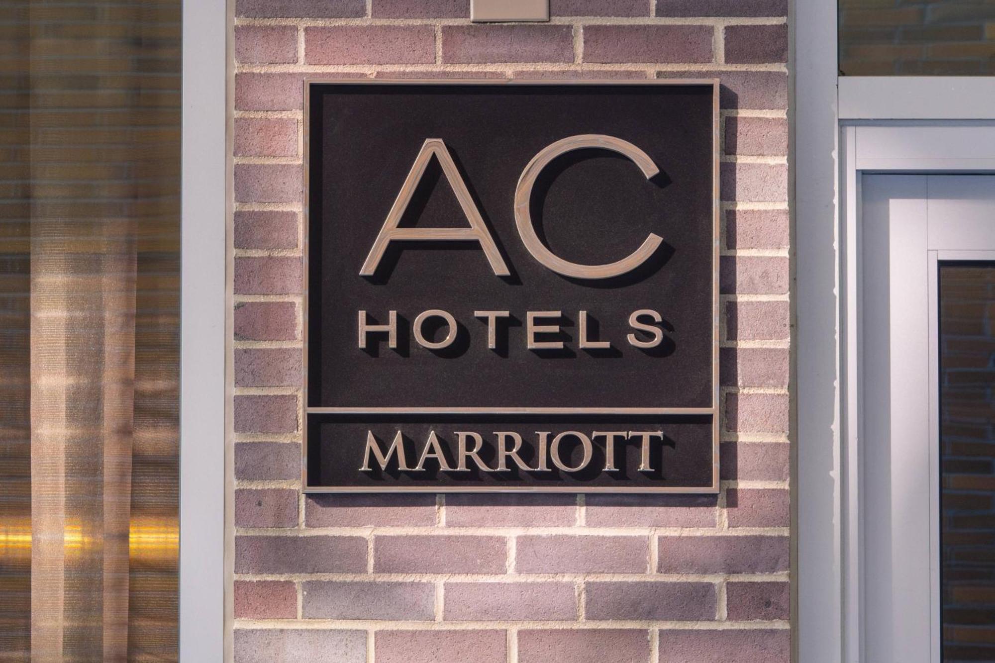 Ac Hotel By Marriott Boston Cleveland Circle Exterior photo
