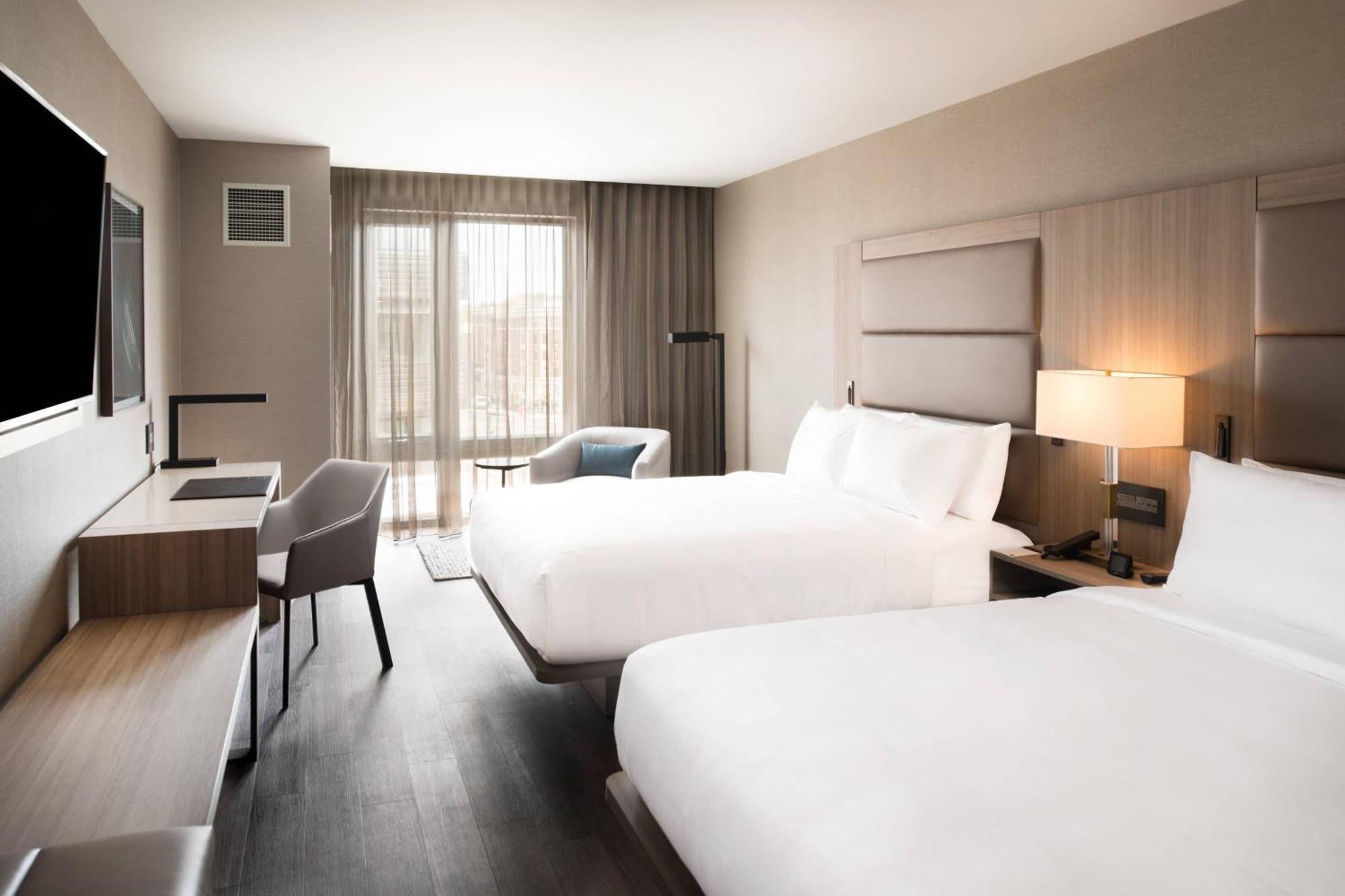 Ac Hotel By Marriott Boston Cleveland Circle Exterior photo