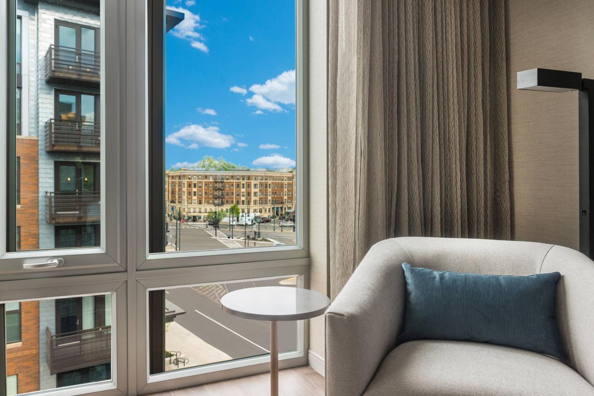 Ac Hotel By Marriott Boston Cleveland Circle Exterior photo