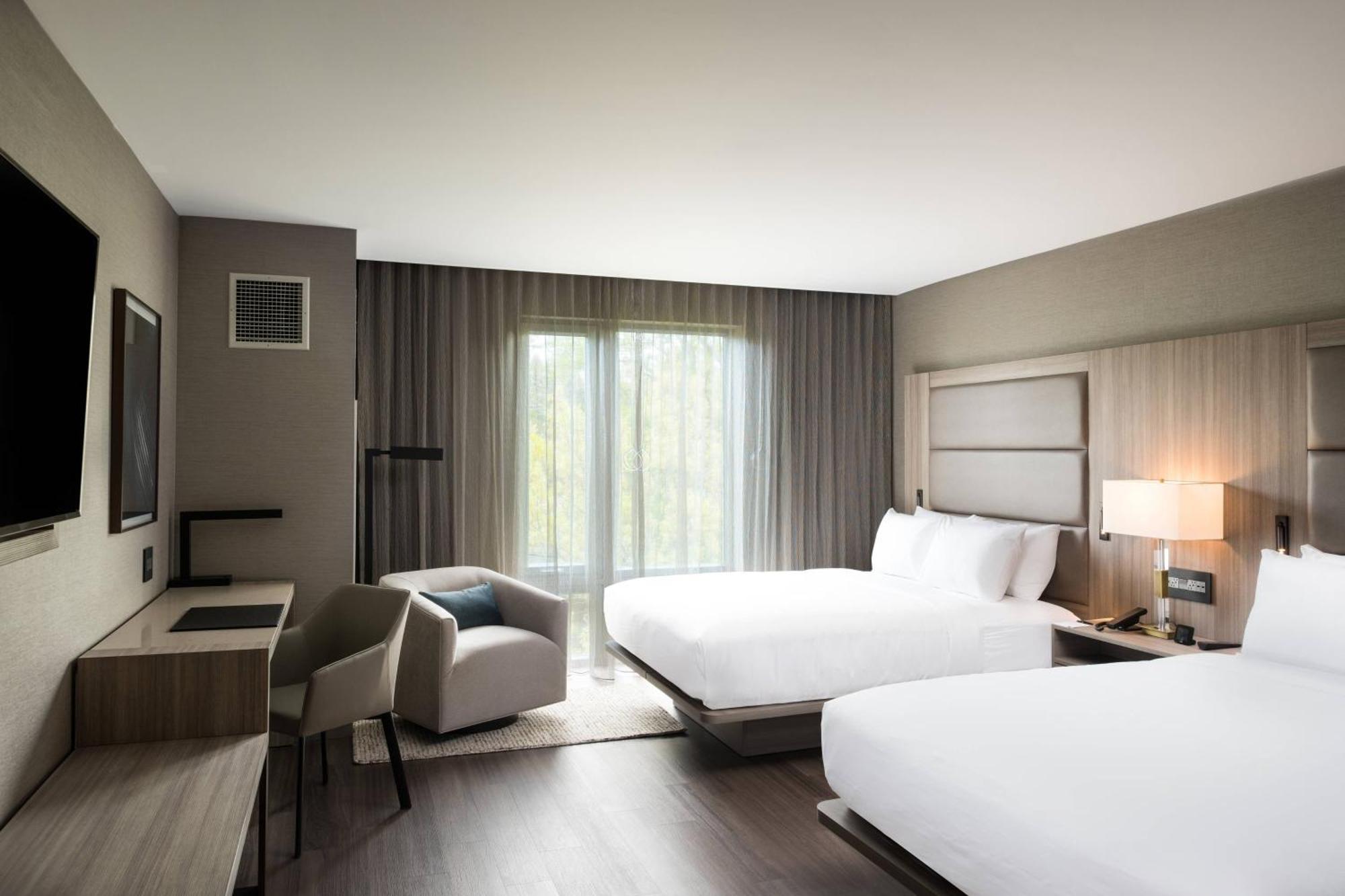 Ac Hotel By Marriott Boston Cleveland Circle Exterior photo