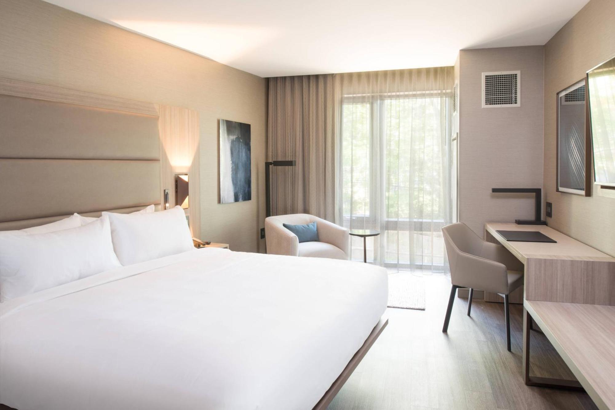 Ac Hotel By Marriott Boston Cleveland Circle Exterior photo